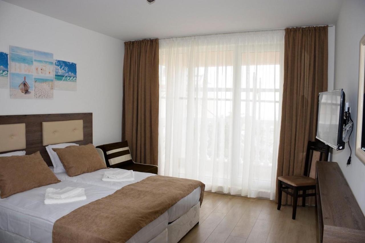 Studio Asi Obzor Luaran gambar