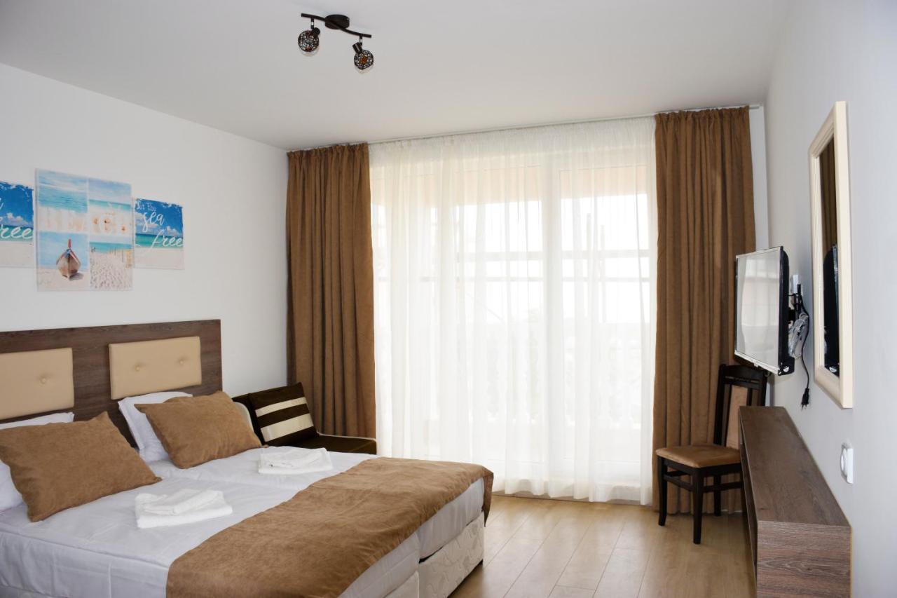 Studio Asi Obzor Luaran gambar
