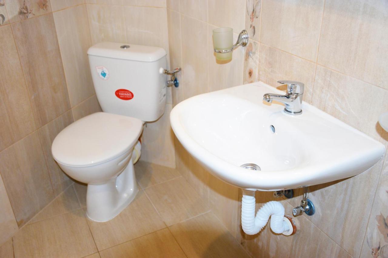 Studio Asi Obzor Luaran gambar